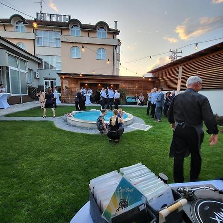 Hotel Ðakovo Zewnętrze zdjęcie