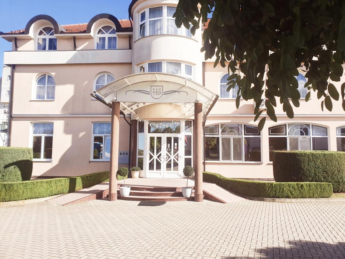 Hotel Ðakovo Zewnętrze zdjęcie