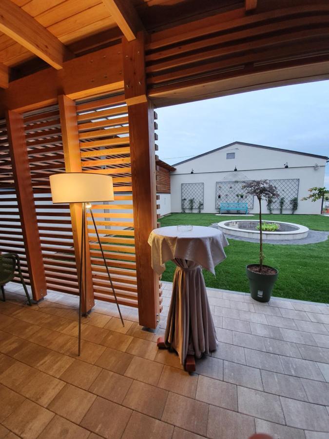 Hotel Ðakovo Zewnętrze zdjęcie