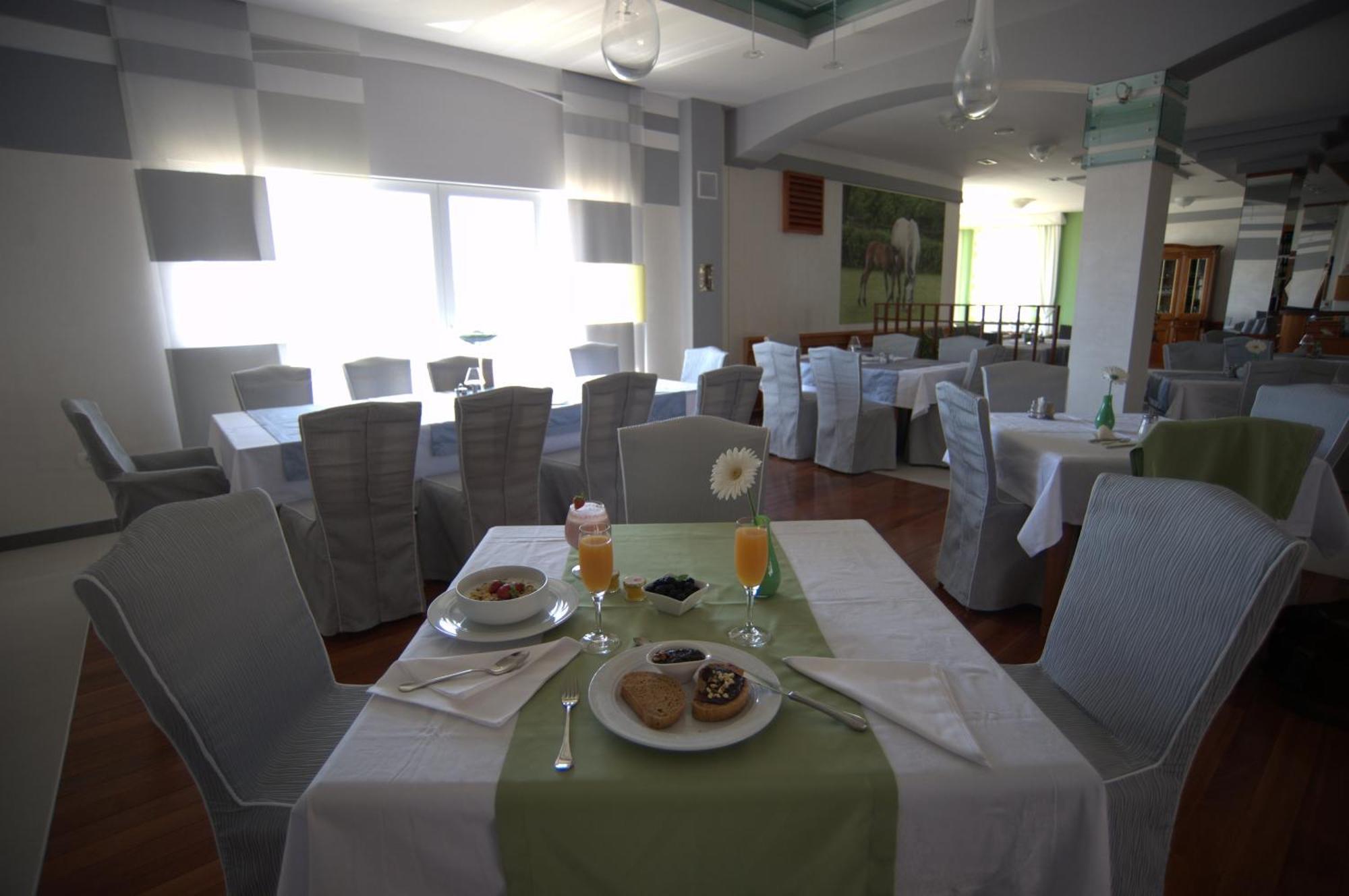 Hotel Ðakovo Zewnętrze zdjęcie