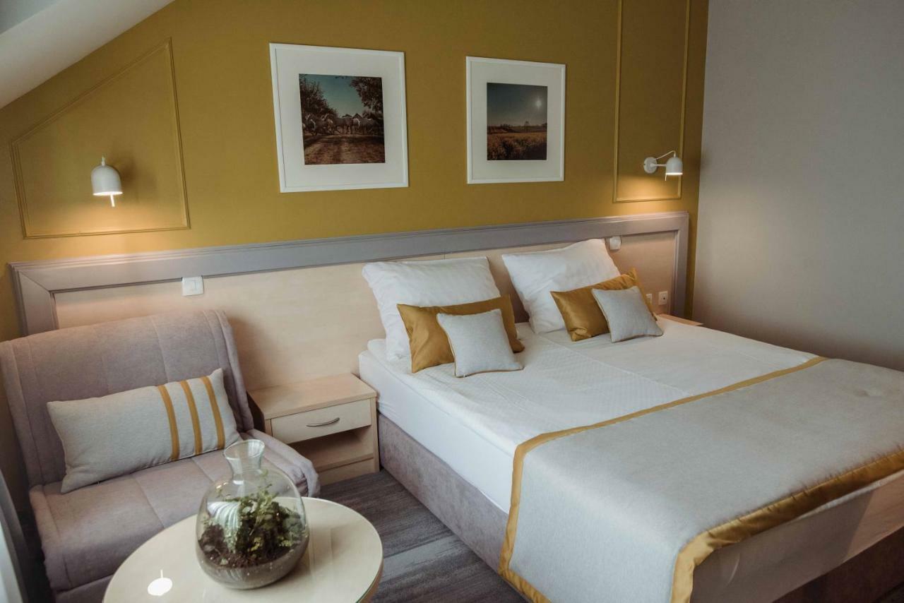Hotel Ðakovo Zewnętrze zdjęcie
