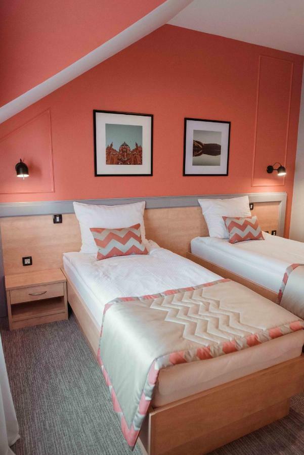 Hotel Ðakovo Zewnętrze zdjęcie