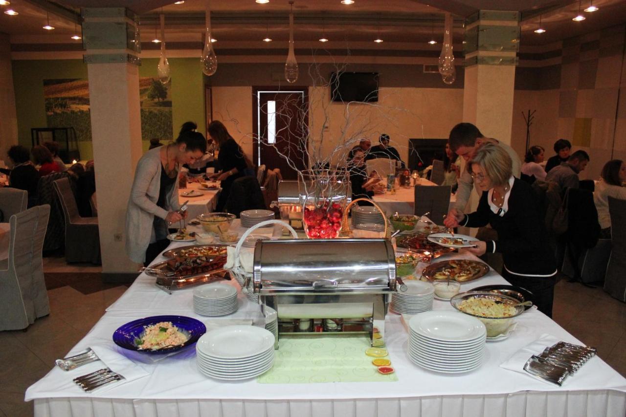 Hotel Ðakovo Zewnętrze zdjęcie